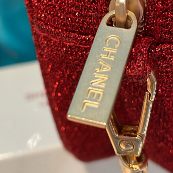 Chanel Beauty Red Cosmetic Zippered Case - New - Picture 2 of 4